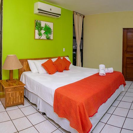 Banana Palms Hotel Рио Дулсе Екстериор снимка