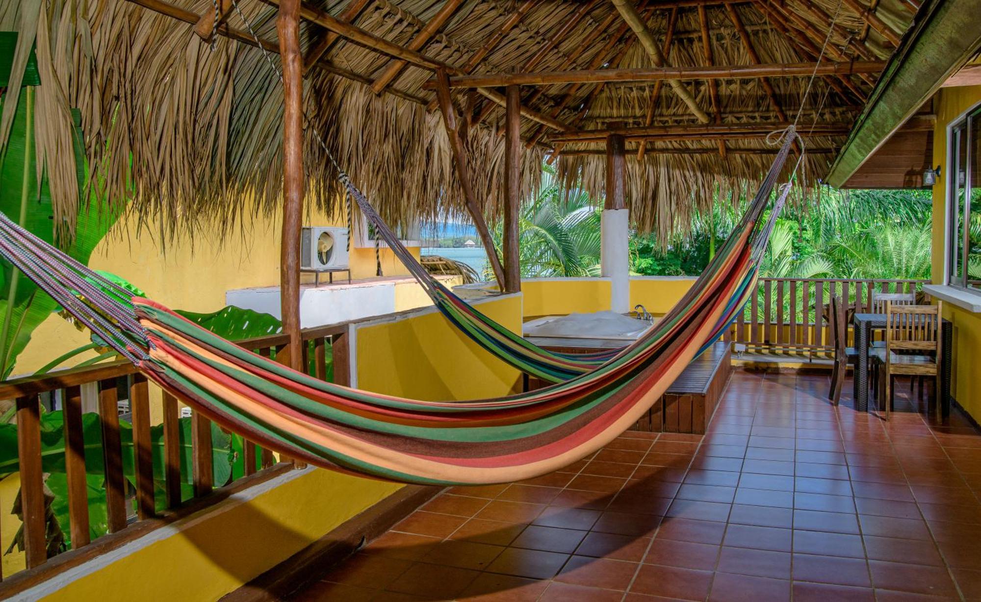 Banana Palms Hotel Рио Дулсе Екстериор снимка