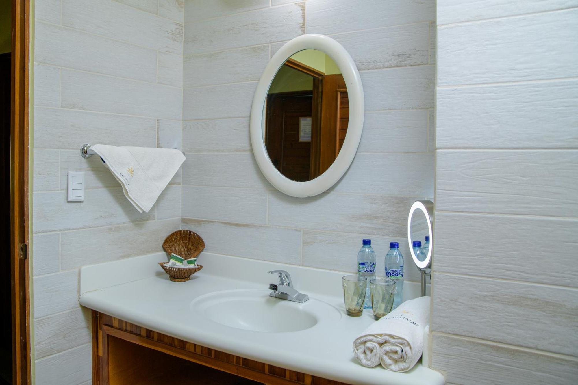 Banana Palms Hotel Рио Дулсе Екстериор снимка