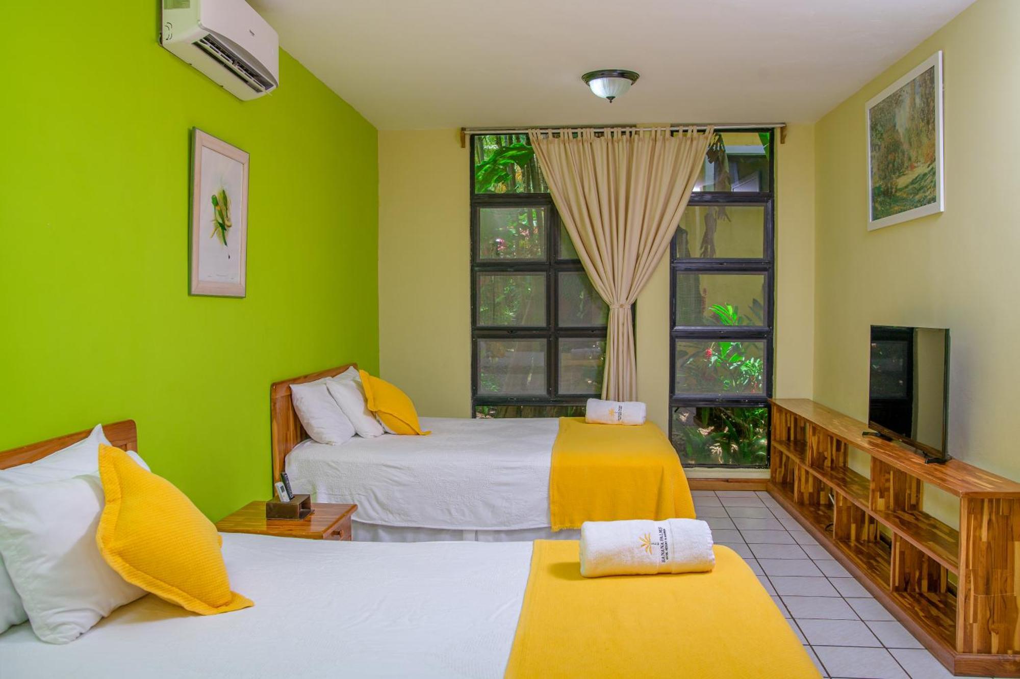 Banana Palms Hotel Рио Дулсе Екстериор снимка