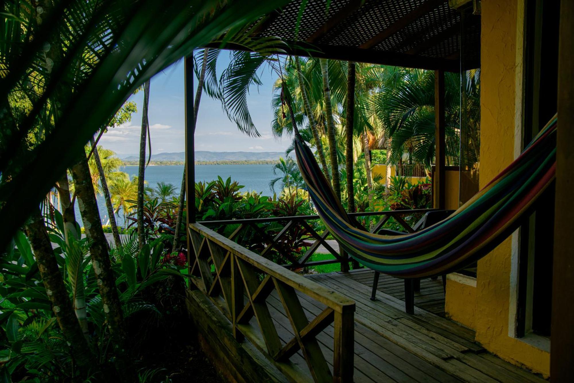 Banana Palms Hotel Рио Дулсе Екстериор снимка