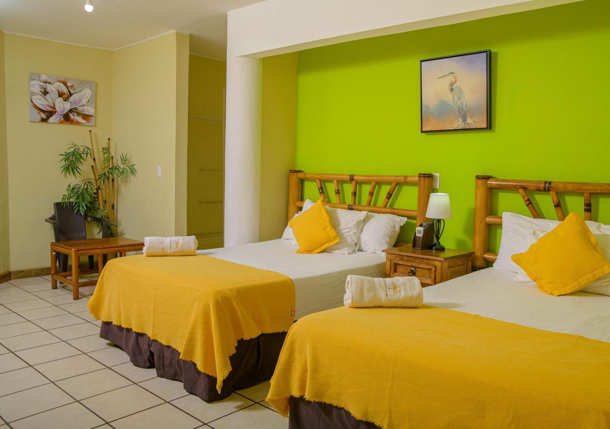 Banana Palms Hotel Рио Дулсе Екстериор снимка