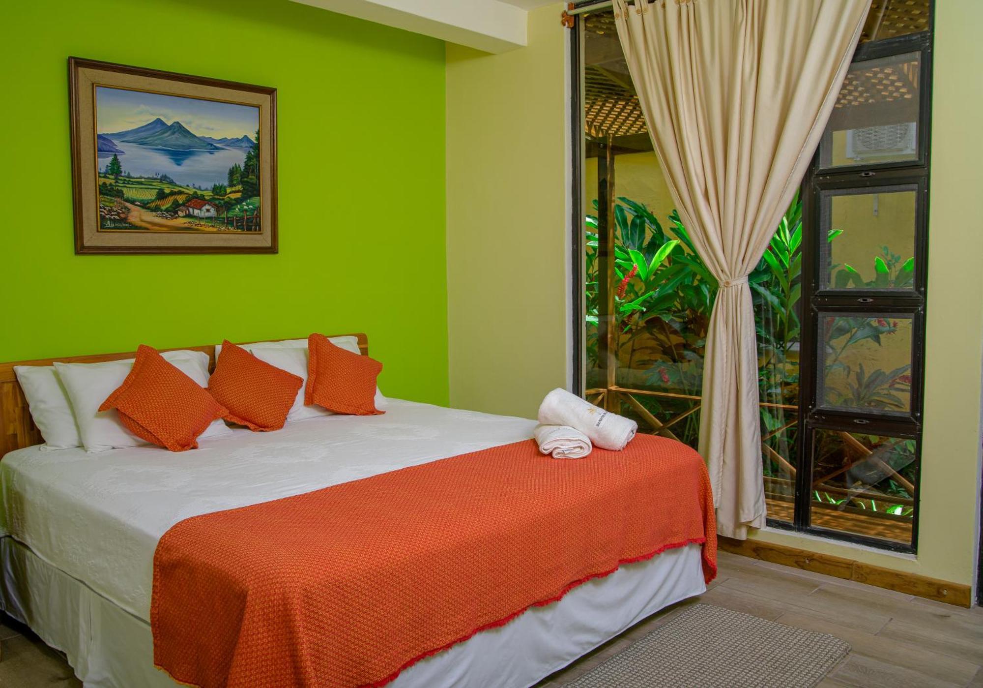 Banana Palms Hotel Рио Дулсе Екстериор снимка