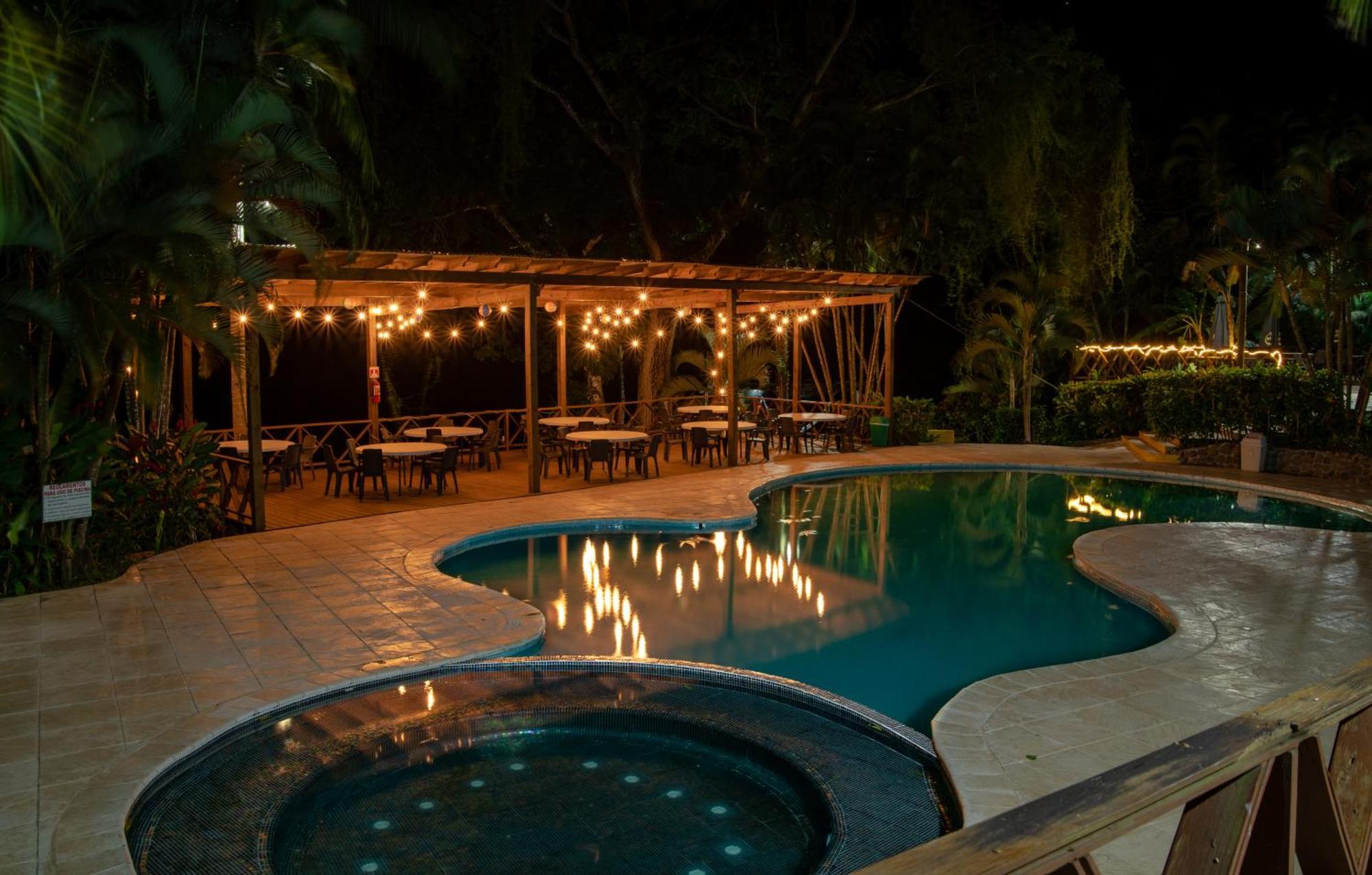 Banana Palms Hotel Рио Дулсе Екстериор снимка