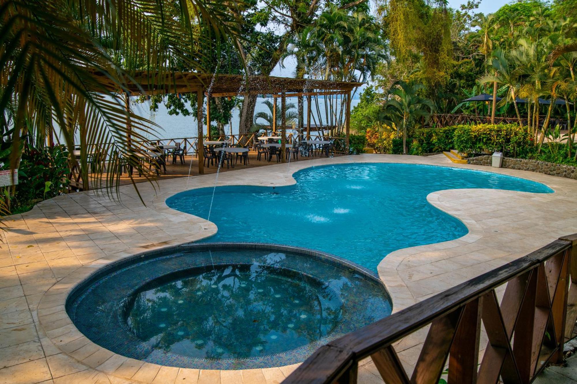 Banana Palms Hotel Рио Дулсе Екстериор снимка