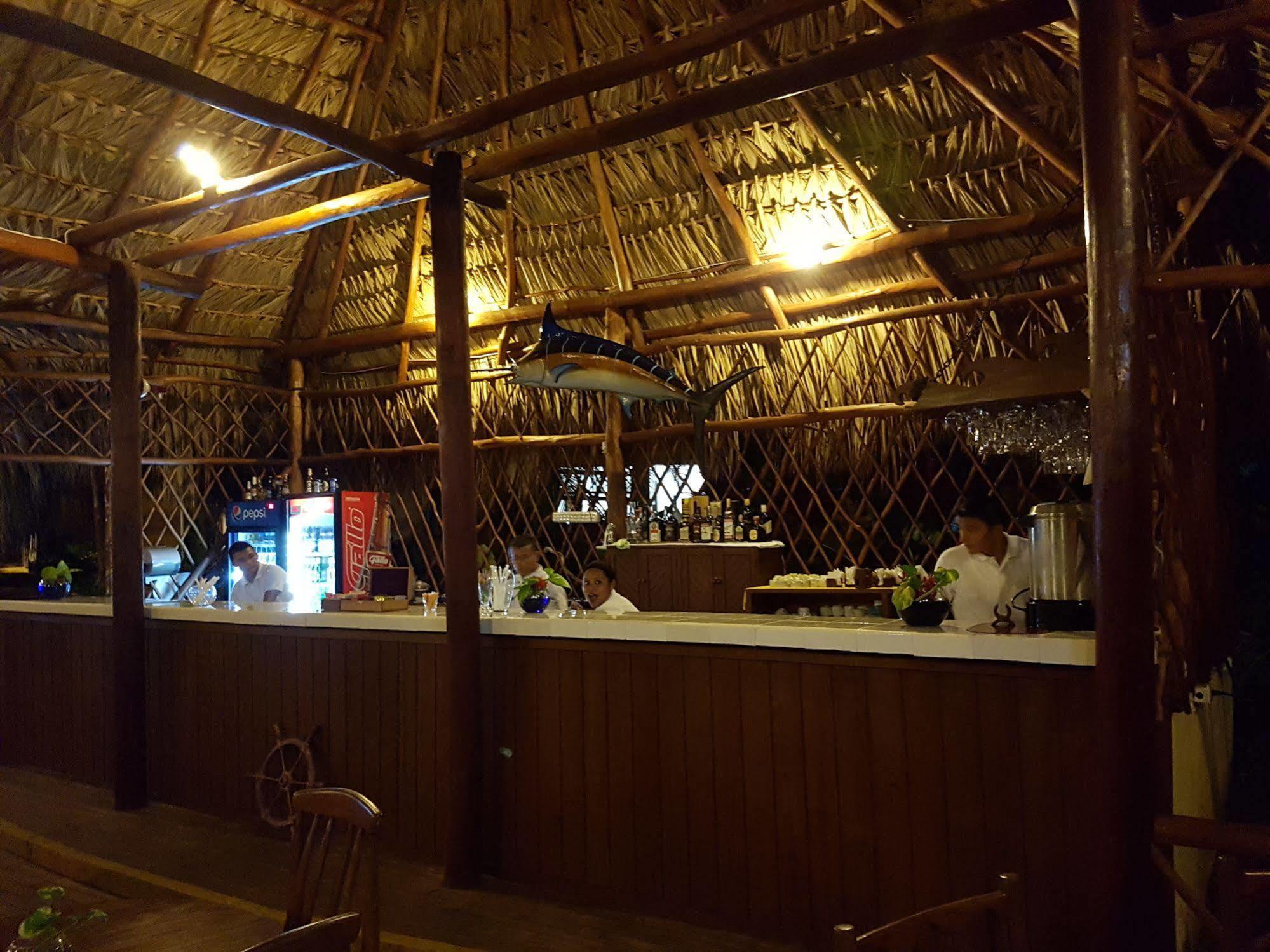 Banana Palms Hotel Рио Дулсе Екстериор снимка